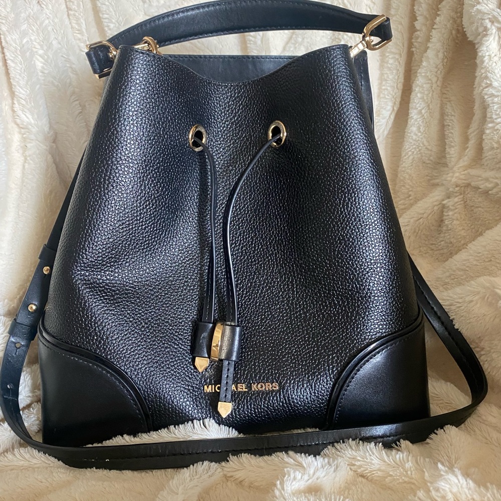 Michael Kors NWOT black Bucket bag.